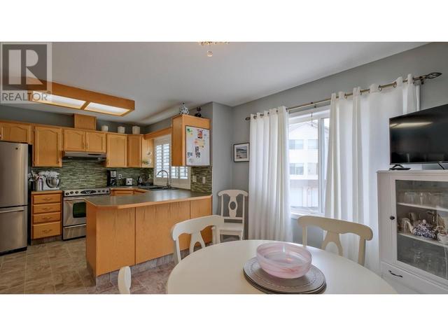 152 - 3153 Paris Street, House attached with 3 bedrooms, 2 bathrooms and 2 parking in Penticton BC | Image 19