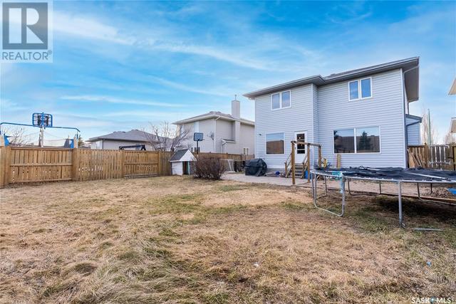 415 Kucey Crescent, House detached with 5 bedrooms, 4 bathrooms and null parking in Saskatoon SK | Image 37