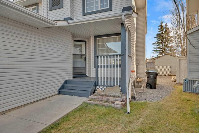 312 Mt Selkirk Close Se, House detached with 4 bedrooms, 2 bathrooms and 4 parking in Calgary AB | Image 3