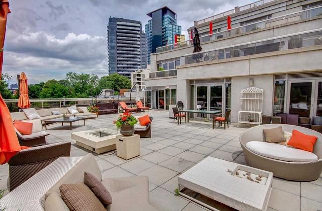 404 - 68 Yorkville Ave, Condo with 3 bedrooms, 4 bathrooms and 3 parking in Toronto ON | Image 30