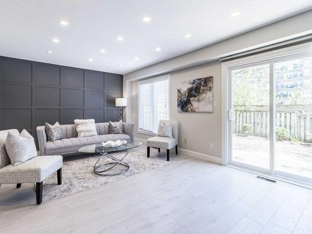 712 Roseheath Dr, House detached with 4 bedrooms, 3 bathrooms and 4 parking in Milton ON | Image 5