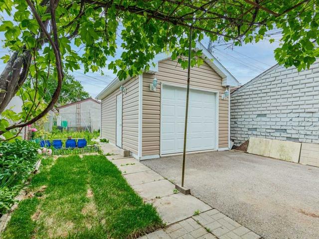 83 Amherst Ave, House detached with 3 bedrooms, 2 bathrooms and 4 parking in Toronto ON | Image 12