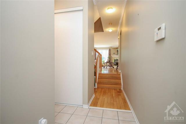 6354 Sablewood Place, Townhouse with 3 bedrooms, 3 bathrooms and 3 parking in Ottawa ON | Image 4