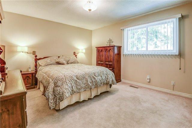 951 Chippenham Dr, House detached with 3 bedrooms, 2 bathrooms and 5 parking in Mississauga ON | Image 10