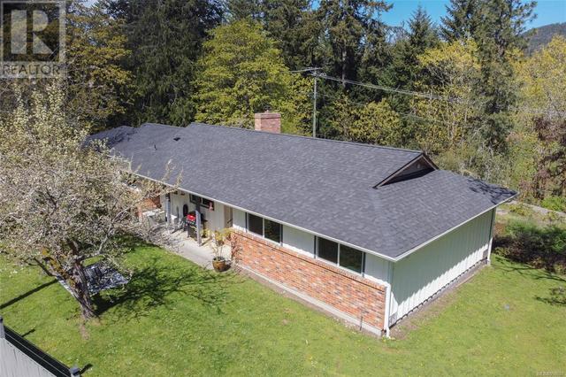 1176 Maple Bay Rd, House detached with 3 bedrooms, 3 bathrooms and 6 parking in North Cowichan BC | Image 1