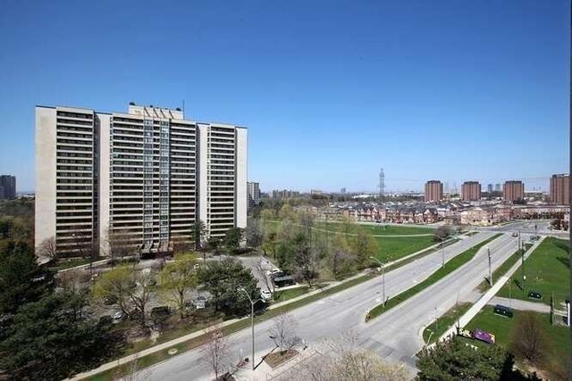 1010 - 455 Sentinel Rd, Condo with 3 bedrooms, 2 bathrooms and 1 parking in Toronto ON | Image 16