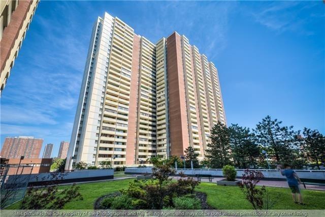2202 - 5 Massey Sq, Condo with 1 bedrooms, 1 bathrooms and 1 parking in Toronto ON | Image 1