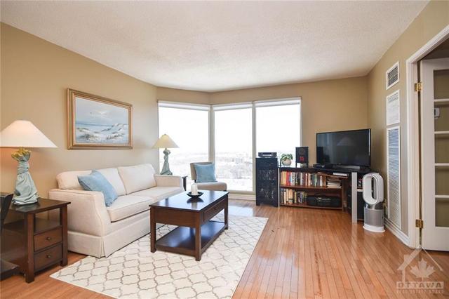 545 St Laurent Boulevard, Condo with 1 bedrooms, 1 bathrooms and 1 parking in Ottawa ON | Image 3
