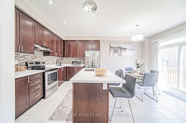 121 Decast Cres, House attached with 3 bedrooms, 3 bathrooms and 2 parking in Markham ON | Image 5