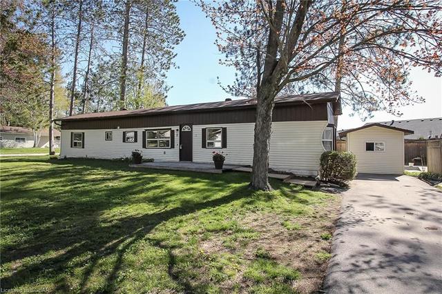 2 Carruthers Street S, House detached with 2 bedrooms, 1 bathrooms and null parking in Wasaga Beach ON | Image 1