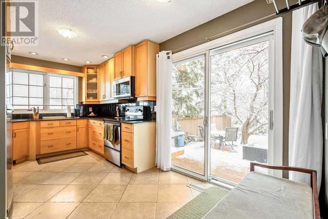 2431 Sandhurst Avenue Sw, House detached with 4 bedrooms, 2 bathrooms and 3 parking in Calgary AB | Image 10