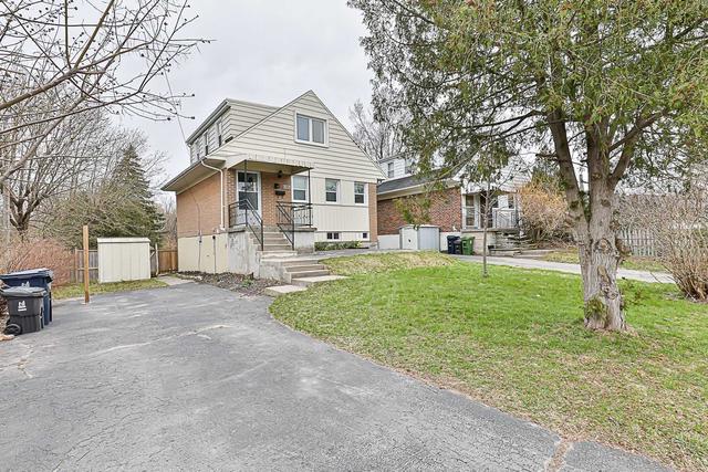 135 Roebuck Dr, House detached with 3 bedrooms, 2 bathrooms and 4 parking in Toronto ON | Image 1