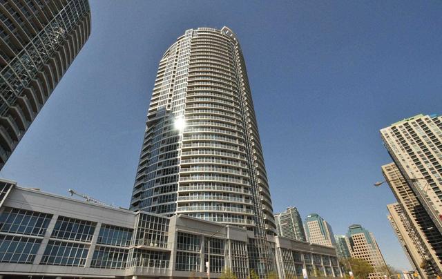 1611 - 208 Queens Quay W, Condo with 2 bedrooms, 2 bathrooms and 1 parking in Toronto ON | Image 13