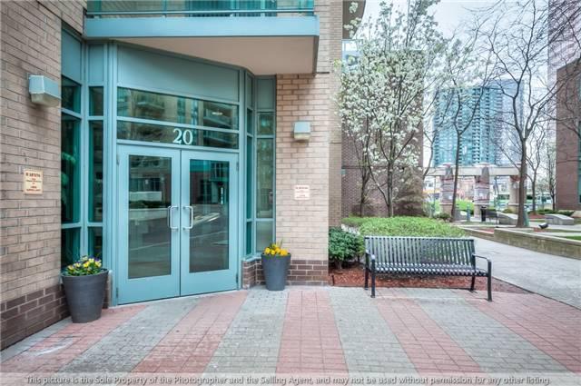 Lph11 - 20 Olive Ave, Condo with 2 bedrooms, 1 bathrooms and 1 parking in Toronto ON | Image 2