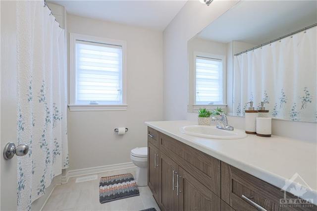 4382 Kelly Farm Drive, Townhouse with 3 bedrooms, 3 bathrooms and 2 parking in Ottawa ON | Image 20