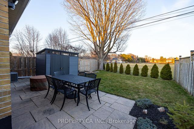 23 Niantic Cres, House semidetached with 3 bedrooms, 2 bathrooms and 4 parking in Toronto ON | Image 16