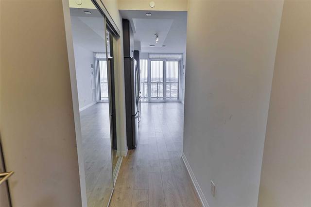 2018 - 7895 Jane St, Condo with 1 bedrooms, 1 bathrooms and 0 parking in Vaughan ON | Image 3
