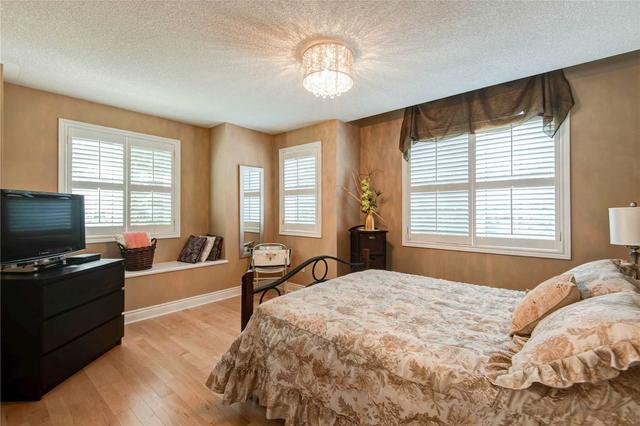 7027 Gillespie Lane, House detached with 3 bedrooms, 4 bathrooms and 6 parking in Mississauga ON | Image 9