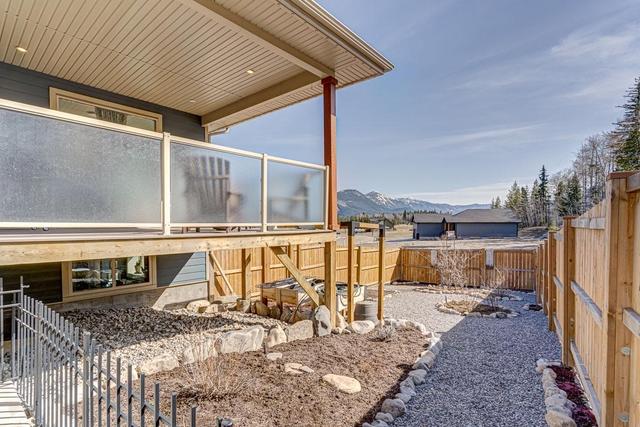 2264 Black Hawk Drive, House detached with 3 bedrooms, 3 bathrooms and null parking in Sparwood BC | Image 54