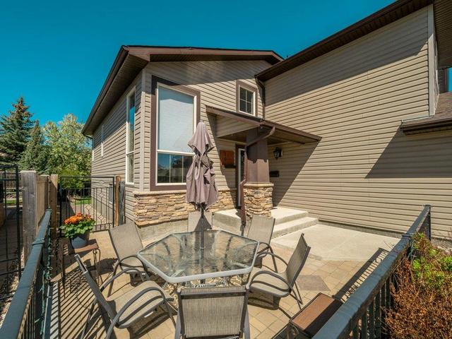 10 Canyoncrest Court W, House detached with 4 bedrooms, 3 bathrooms and 4 parking in Lethbridge AB | Image 3