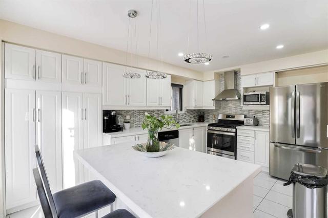967 Southfork Dr, House detached with 4 bedrooms, 5 bathrooms and 4 parking in Mississauga ON | Image 2