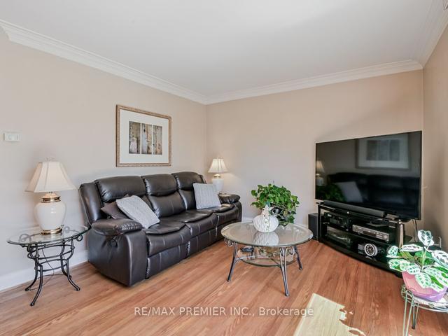93 Black Creek Blvd, House detached with 4 bedrooms, 2 bathrooms and 4 parking in Toronto ON | Image 27