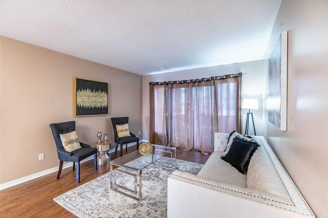 2 Grantham Ave S, House detached with 2 bedrooms, 2 bathrooms and 5 parking in St. Catharines ON | Image 2
