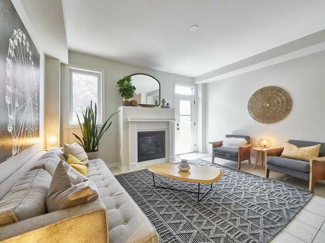33 Whistle Post St, House semidetached with 3 bedrooms, 3 bathrooms and 1 parking in Toronto ON | Image 7
