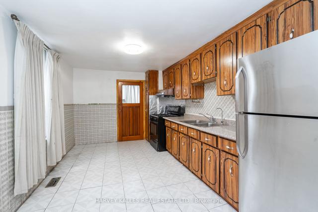 176 Manning Ave, House detached with 3 bedrooms, 2 bathrooms and 0 parking in Toronto ON | Image 3