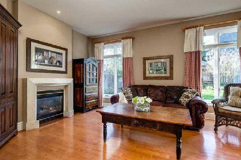 117 Perry Cres, House detached with 5 bedrooms, 4 bathrooms and 6 parking in Toronto ON | Image 2