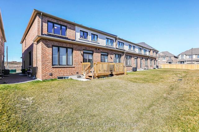 41 Laing Dr, House attached with 3 bedrooms, 4 bathrooms and 2 parking in Whitby ON | Image 7