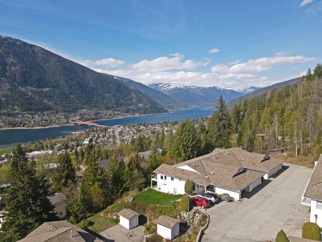 39 - 1220 Mill Street, House attached with 4 bedrooms, 3 bathrooms and null parking in Nelson BC | Image 3