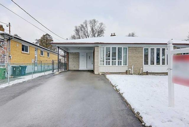 100 Lanyard Rd, House semidetached with 4 bedrooms, 2 bathrooms and 4 parking in Toronto ON | Image 1