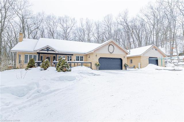 9862 Lakeshore Road, House detached with 4 bedrooms, 3 bathrooms and 22 parking in Lambton Shores ON | Image 3