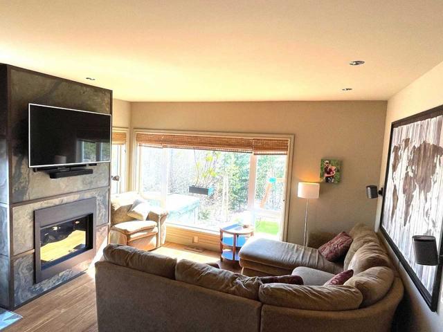 114 Sullivan Dr, House detached with 2 bedrooms, 3 bathrooms and 4 parking in Kimberley BC | Image 2