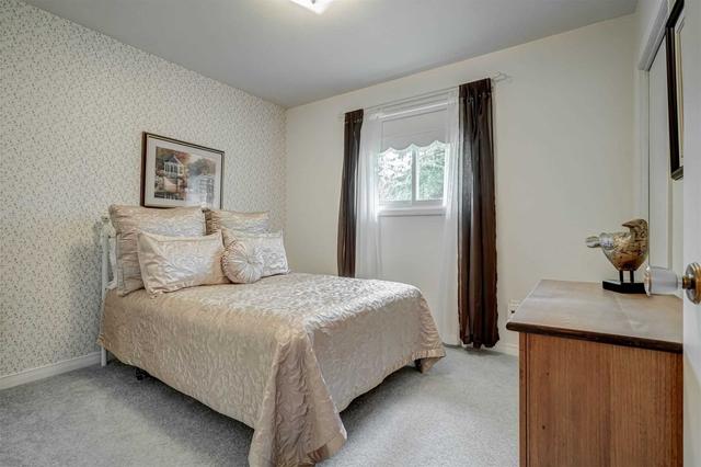 887 Ellesmere Ave, House detached with 3 bedrooms, 1 bathrooms and 5 parking in Peterborough ON | Image 16