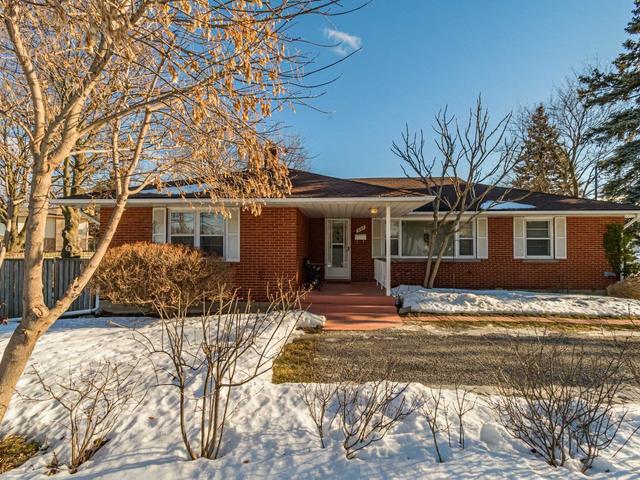 221 Lakeshore Rd, House detached with 3 bedrooms, 2 bathrooms and 6 parking in St. Catharines ON | Image 1