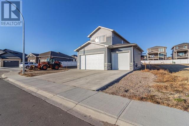 223 Hamptons Crescent Se, House detached with 4 bedrooms, 3 bathrooms and 6 parking in Medicine Hat AB | Card Image