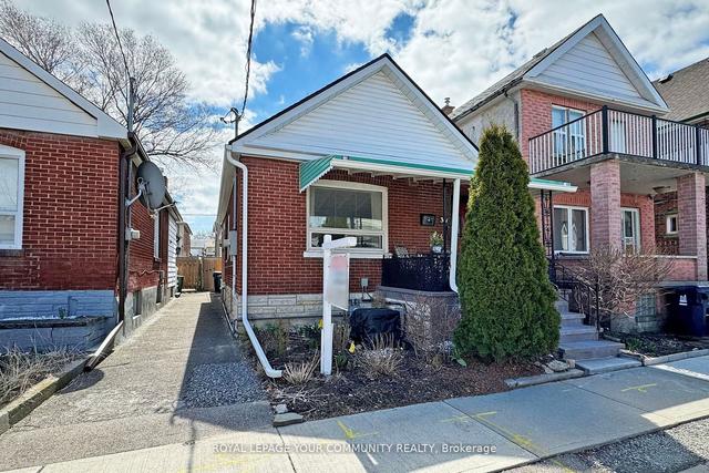 37 Nickle St, House detached with 3 bedrooms, 2 bathrooms and 0 parking in Toronto ON | Image 12