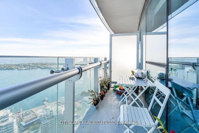 5602 - 12 York St, Condo with 2 bedrooms, 2 bathrooms and 1 parking in Toronto ON | Image 31