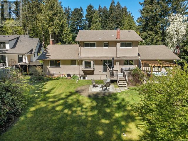 763 Helvetia Cres, House detached with 4 bedrooms, 3 bathrooms and 4 parking in Saanich BC | Image 39