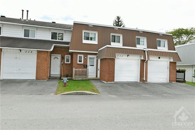 222 Romulus Private, Townhouse with 4 bedrooms, 3 bathrooms and 2 parking in Ottawa ON | Image 1