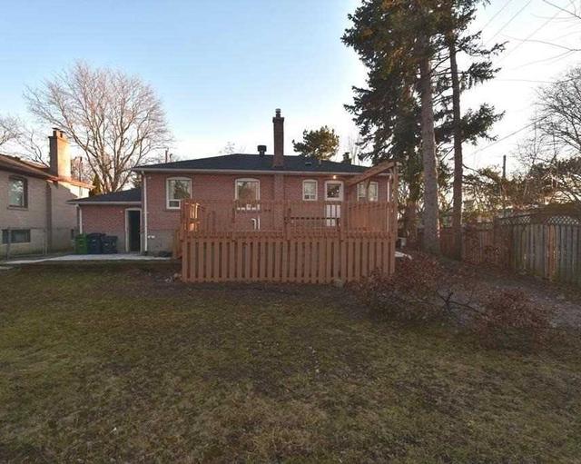 198 Dunview Ave, House detached with 3 bedrooms, 3 bathrooms and 4 parking in Toronto ON | Image 16