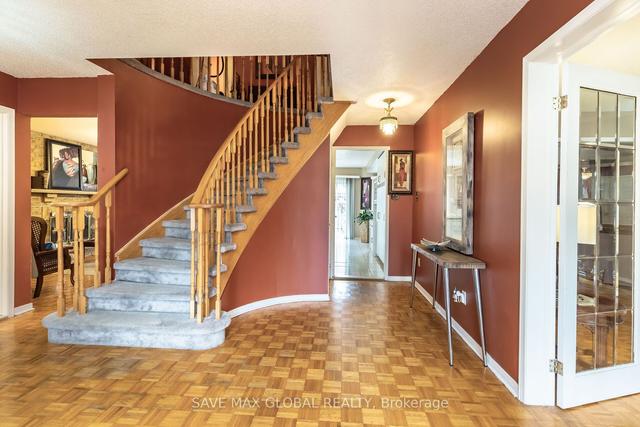 2367 Wildwood Cres, House detached with 4 bedrooms, 4 bathrooms and 6 parking in Pickering ON | Image 2