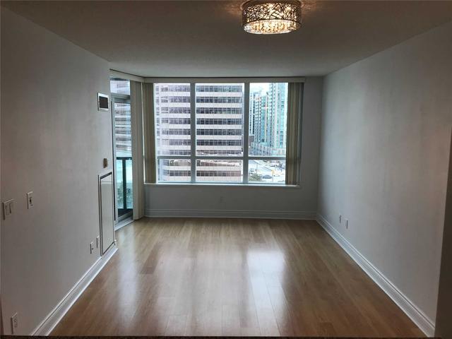 1103 - 15 Greenview Ave, Condo with 1 bedrooms, 1 bathrooms and 1 parking in Toronto ON | Image 2