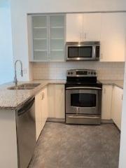 2103 - 18 Yorkville Ave, Condo with 1 bedrooms, 1 bathrooms and null parking in Toronto ON | Image 11