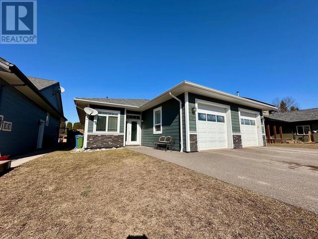 3272 Third Avenue, House attached with 2 bedrooms, 2 bathrooms and null parking in Smithers BC | Image 3