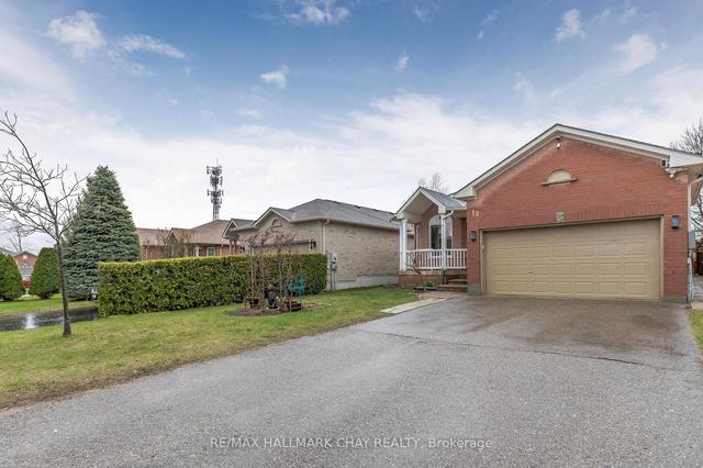 10 Duval Dr, House detached with 3 bedrooms, 3 bathrooms and 6 parking in Barrie ON | Image 12