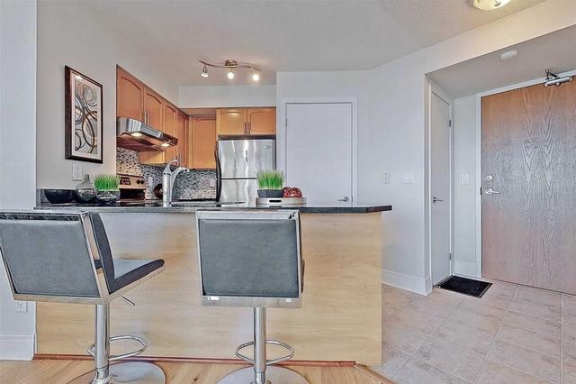 1808 - 219 Fort York Blvd, Condo with 2 bedrooms, 1 bathrooms and 1 parking in Toronto ON | Image 4