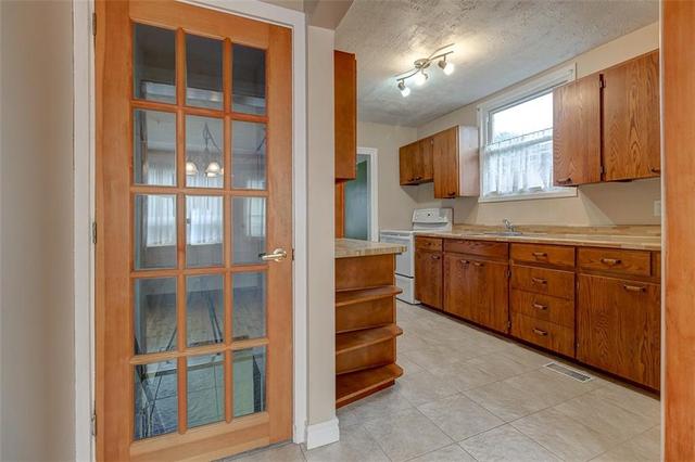 139 East 16th Street, House detached with 2 bedrooms, 1 bathrooms and 4 parking in Hamilton ON | Image 12